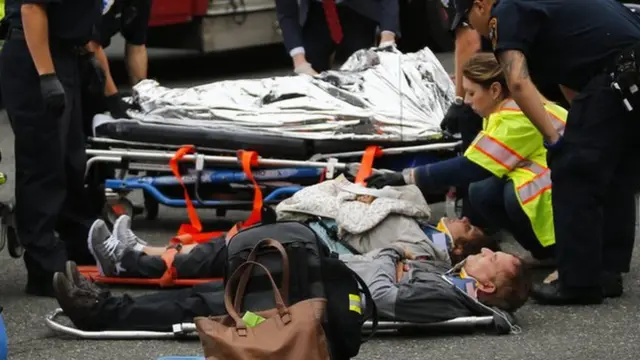 Atención médica tras accidente de tren en Nueva Jersey.