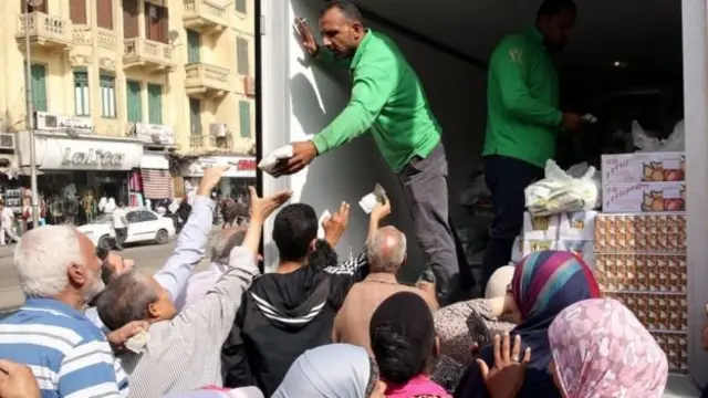 توزيع سلع مدعمة في مصر