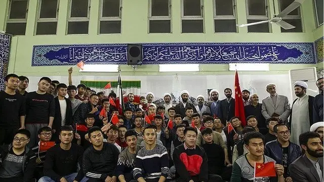 مقامهای ایران به دنبال منشاء شیوع کرونا در ایرانند و تا کنون کارگران چینی قم، مهاجران غیر قانونی و حتی طلاب چینی از جمله ناقلان اولیه این ویروس در ایران معرفی شدهاند