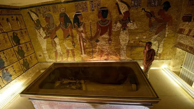 El sarcófago de oro del rey Tutankamón, en el Valle de los Reyes, en Egipto