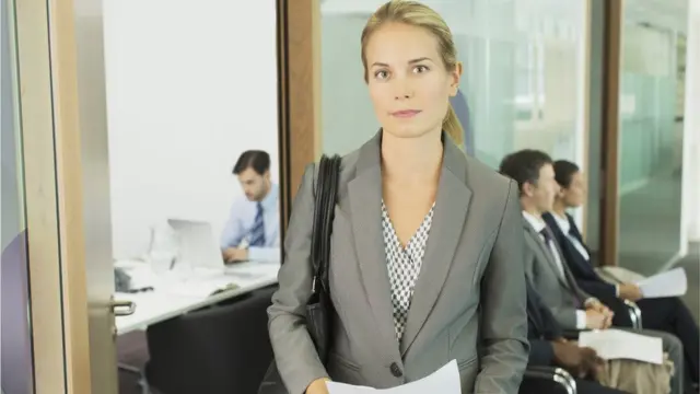 Mujer antes de una entrevista de trabajo