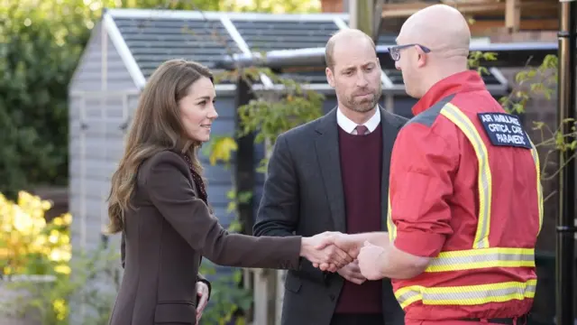 Princ i princeza od Velsa sa spasiocima