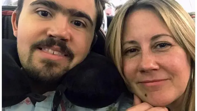 Luis Bermúdez y su madre