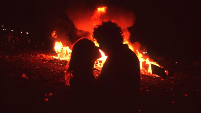 Una pareja en el festival Woodstock de 1999.
