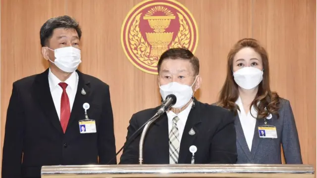 พล.ต.อ. เสรีพิศุทธ์ เตมียเวส เปิดแถลงข่าวที่รัฐสภาทันทีที่ทราบคำวินิจฉัยศาลรัฐธรรมนูญ โดยบอกว่า "รู้สึกว่าตอนนี้สภาสูงขึ้นเยอะ" พร้อมเรียกร้องให้ กกต. เอาผิดทางอาญากับนายสิระ