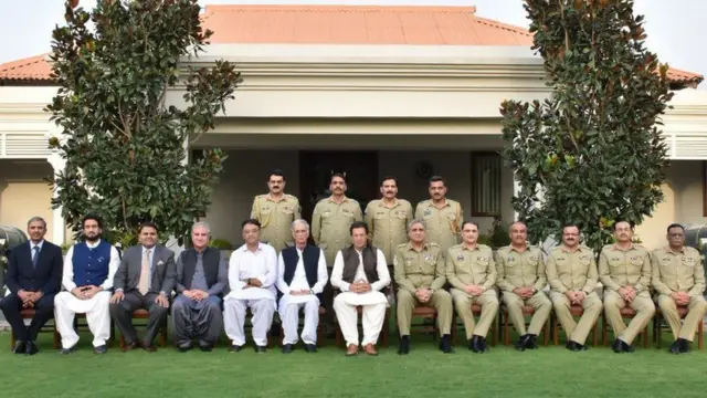 عمران خان جی ایچ کیو میں