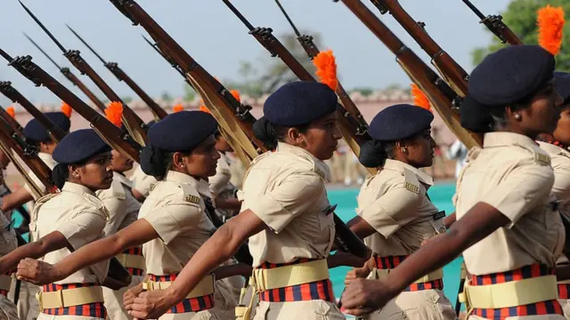 મહિલા પોલીસ