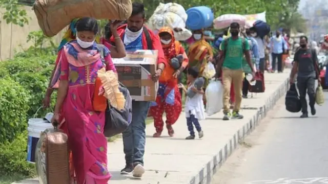 प्रवासी मज़दूरों का पलायन