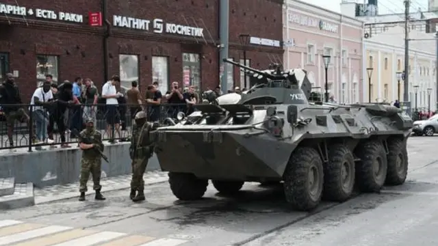 Zirehli texnika və döyüşçülər