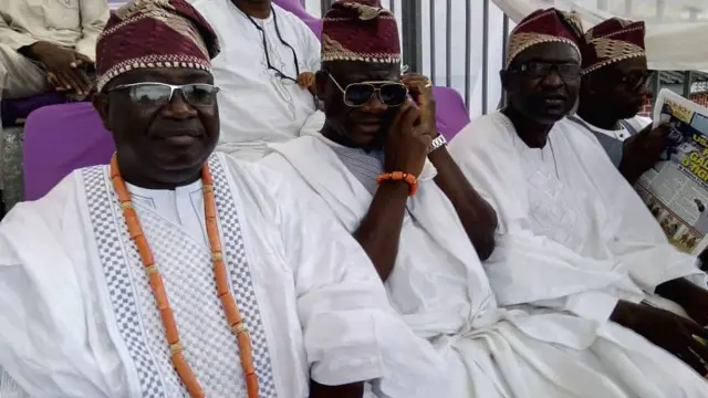 Awọn eeyan to joko nibi ọdun Ọlọjọ