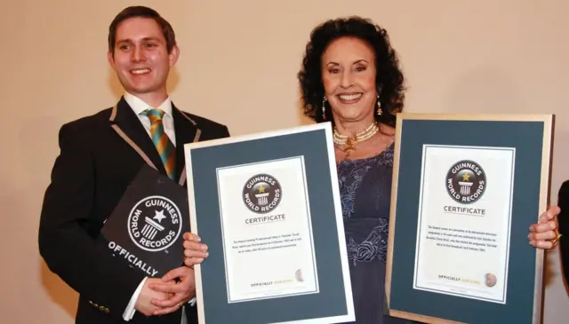 Sánchez de Revuelta en la entrega de sus récords Guinness.