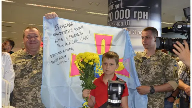 військові