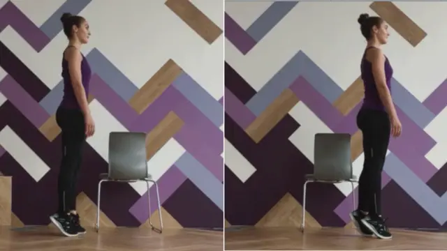 Mujer mostrando cómo hacer ciertos ejercicios