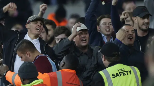 جماهير تشيلسي ووست هام