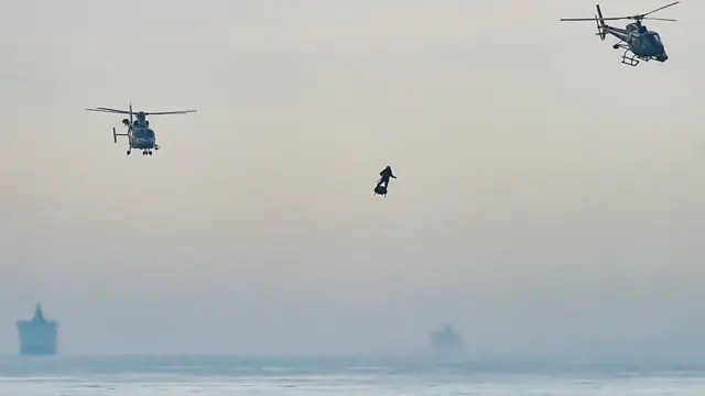 35.4 கி.மீ பறக்கும் தட்டில் பறந்த மனிதர், சாத்தியப்படுத்திய விஞ்ஞானம்