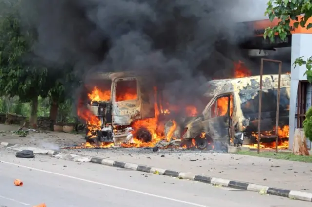 Walitti bu'insa garee IMNfi poolisoota Abujaatti uumameen konkolaataa gubataa jiru