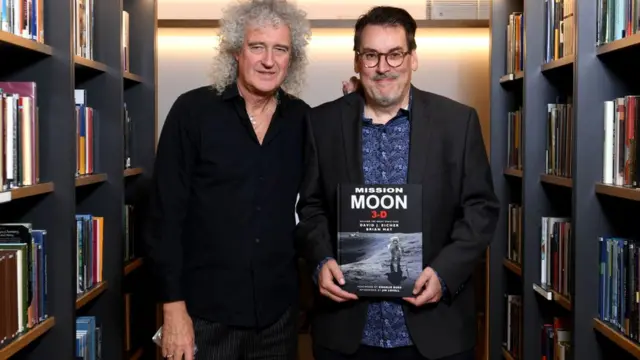 Брайан Мэй и Дэвид Айкер