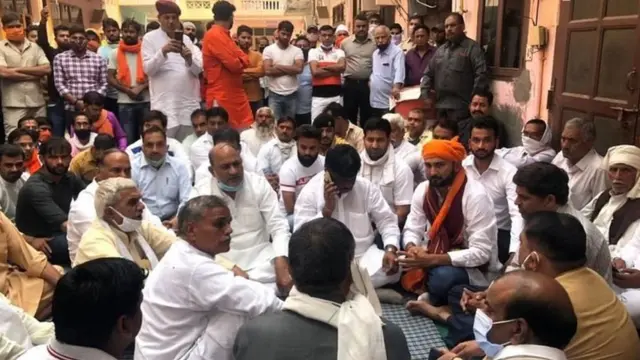 ਨਿਕਿਤਾ ਦੇ ਘਰ ਲੋਕਾਂ ਦਾ ਅਉਣਾ-ਜਾਣਾ ਨਿਰੰਤਰ ਜਾਰੀ ਹੈ