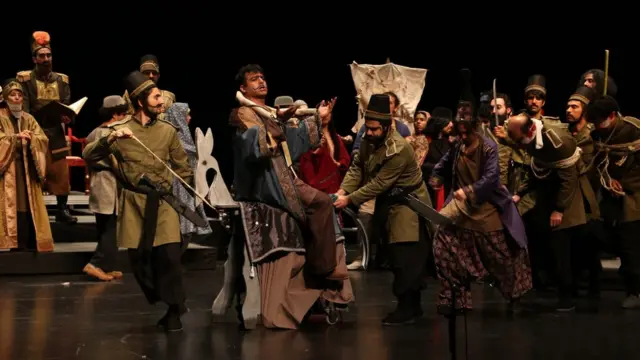 صحنه‌ای از نمایش طربنامه