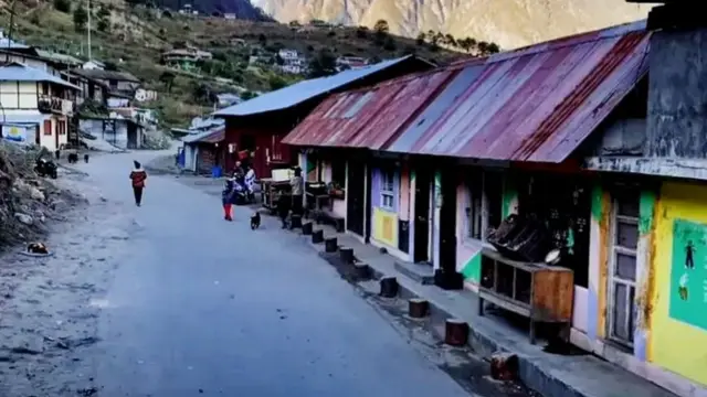 તેજૂથી કાહૂ તથા કિબેતૂ સુધીની યાત્રા દરમિયાન અમે જોયું કે દરેક સ્થળે રસ્તા પહોળા કરવામાં આવી રહ્યાં છે.