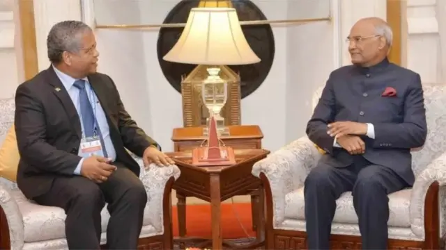 இந்திய முன்னாள் குடியரசுத் தலைவர் ராம்நாத் கோவிந்துடன் வாவேல் ராமகலவன்