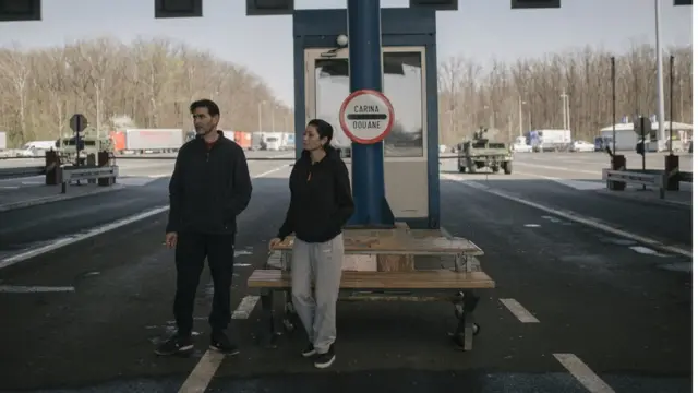 Dvoje državljana Makedonije koji nisu uspeli da nastave put ka Skoplju.