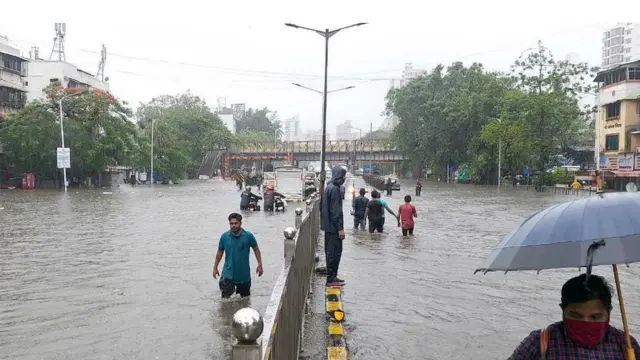 मुंबईत मुसळधार पाऊस