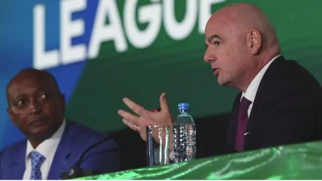 Patrice Motsepe et Gianni Infantino, président de la Fifa, lors du lancement de l'Africa Super League