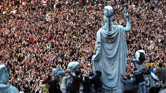 Флешмоб Gangnam style на Пьяцца-дель-Пополо в Риме