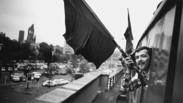 काले रंग का झंडा