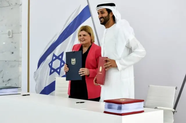 İsrail Ekonomi ve Sanayi Bakanı Orna Barbivai ve BAE'den muadili Abdullah bin Touq al Marri