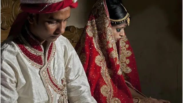 অল্প বয়সে বিয়ে আর অনেক বাচ্চা হওয়া অন্যতম প্রধান কারণ।