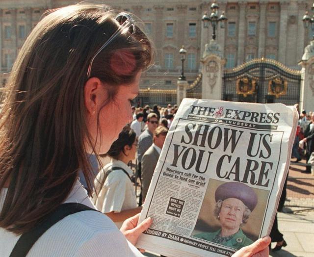 Reportagem cobra gesto da rainha da Inglaterra após a morte da princesa
