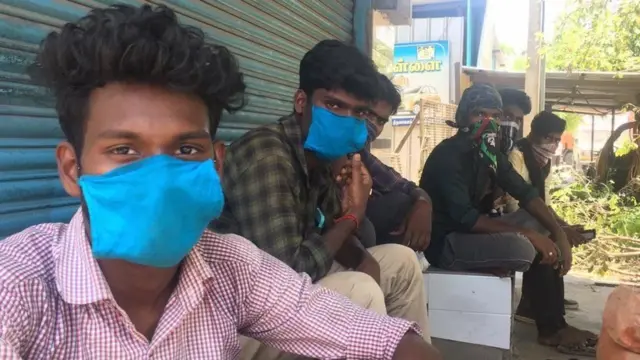 கொரோனா வைரஸ்: மகாராஷ்டிராவில் இருந்து 1,200 கி.மீ தூரம் நடைபயணமாக தமிழகம் வந்த இளைஞர்கள்