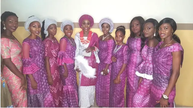 Iyawo tuntun ati ọrẹ rẹ