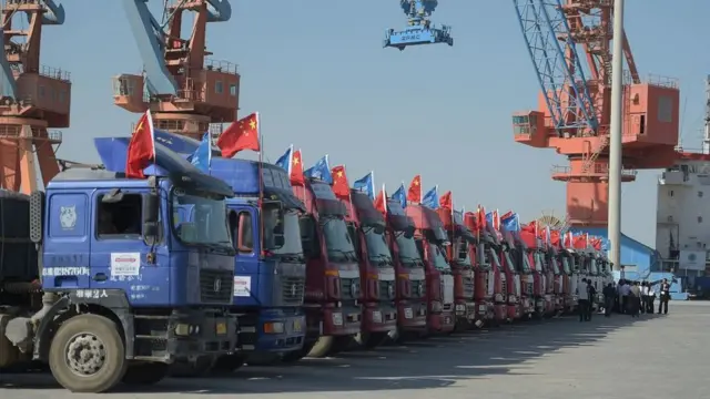 китайские грузовики в порту Гвадар в 2015 году