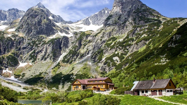 Горные турбазы и шале дают туристам приют, еду и тепло