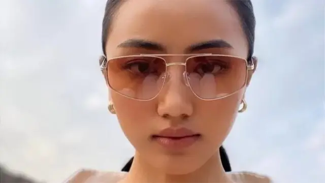 ઍન્ડ્રિયા 'અનેક'માં બૉક્સરના રોલમાં છે અને એક જગ્યાએ તેઓ કહે છે, "મારા પપ્પા કહે છે કે અમે ભારતીય નથી, તેથી મારે ઇન્ડિયાની ટીમ માટે રમવું છે."