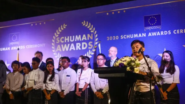 သံချပ်ထိုးလို့ တပ်က အမှုပေါင်း ရှစ်မှုနဲ့ တရားစွဲထားတဲ့ ဒေါင်းတို့မျိုးဆက် သံချပ်အဖွဲ့