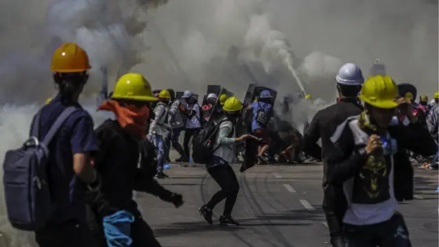 Las protestas en Myanmar han llegado al punto de la guerra civil, según algunos analistas.