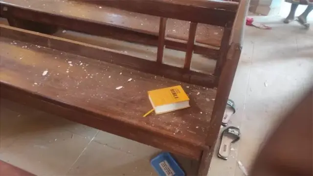 Wakilin BBC ya samu takalmi da littafin Bible da jikunkuna na masu ibada a cocin