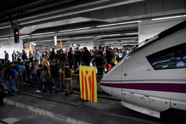 A pro-independence flag is placed on a train by protesters blocking tracks at the Sants Station in Barcelona during a strike called by a pro-independence union in Catalonia on November 8, 2017.