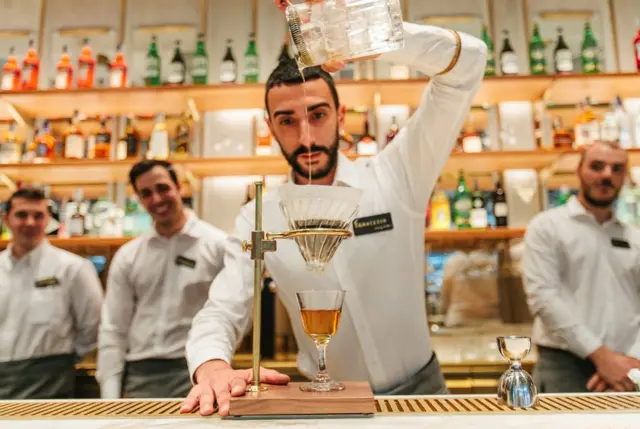 스타벅스 밀라노는 콜드브루에서 칵테일까지 115가지의 음료를 제공한다