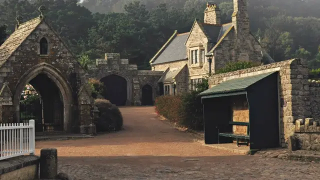 Село на острові Сент-Майклс-Маунт