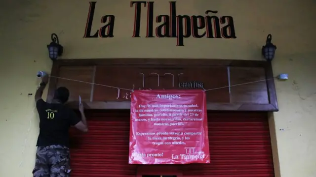 Un negocio cierra en México.