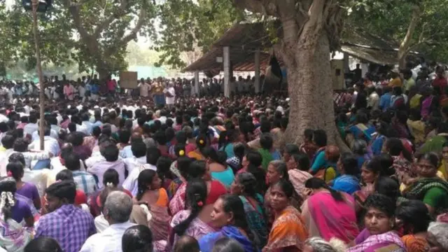 நெடுவாசல் போராட்டத்தில் பங்கேற்ற பெண்கள் கூட்டத்தின் ஒரு பகுதி