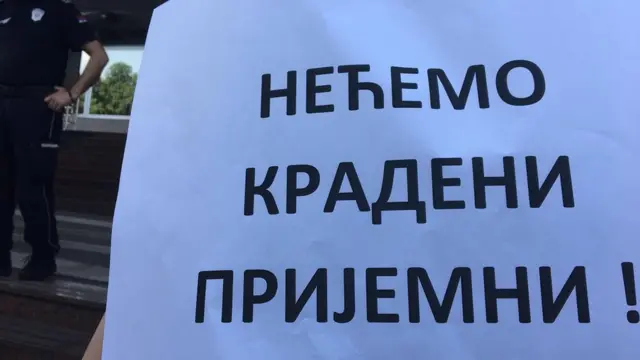 transparent s protesta