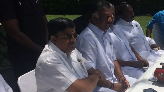 ஓ.பி.எஸ். அணி பத்திரிகையாளர் சந்திப்பு