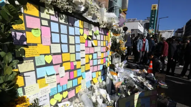 서울 용산구 이태원역 1번출구에 마련된 이태원 참사 추모공간