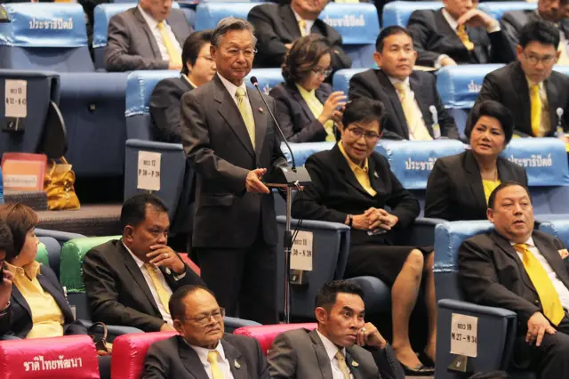 ชวน หลีกภัย สภา